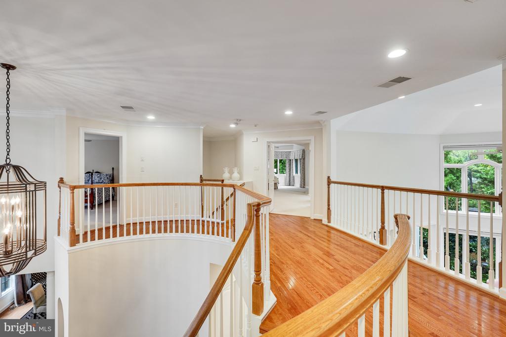 912 CENTRILLION DRIVE