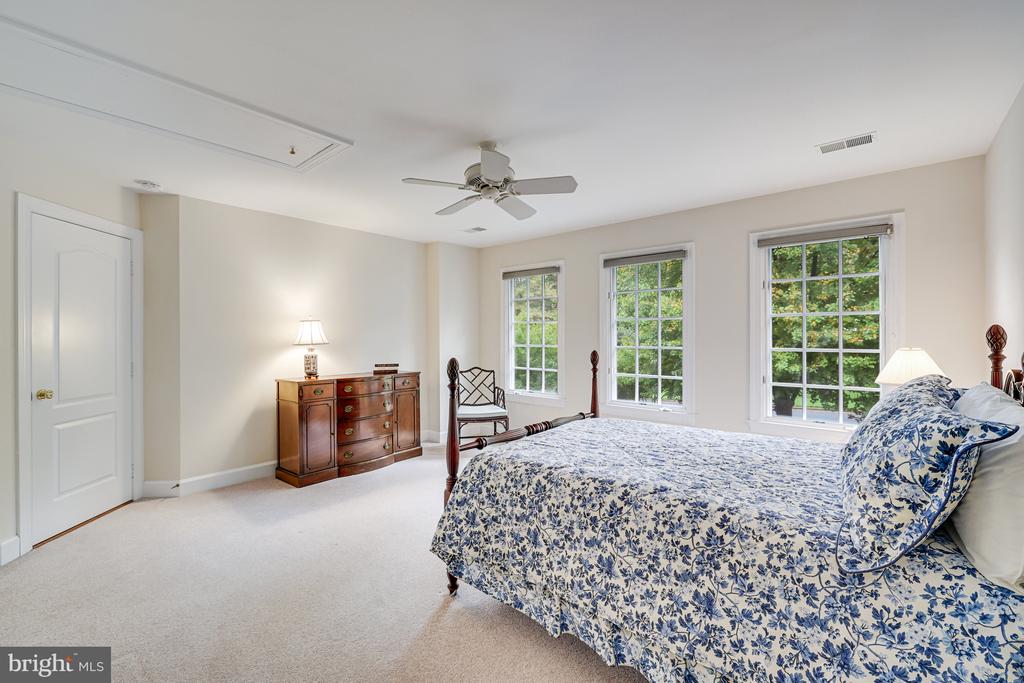 912 CENTRILLION DRIVE