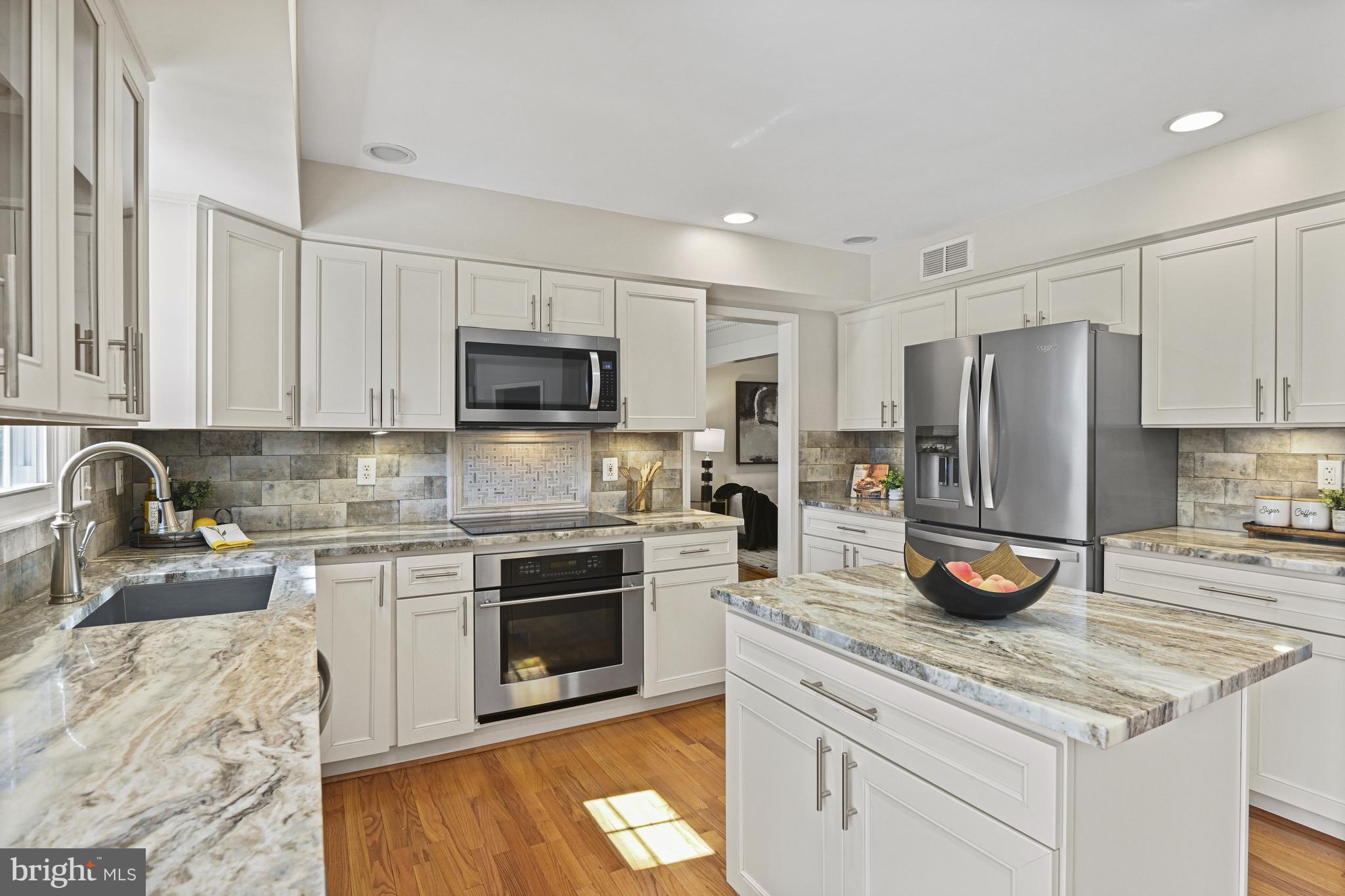 1008 CUP LEAF HOLLY COURT