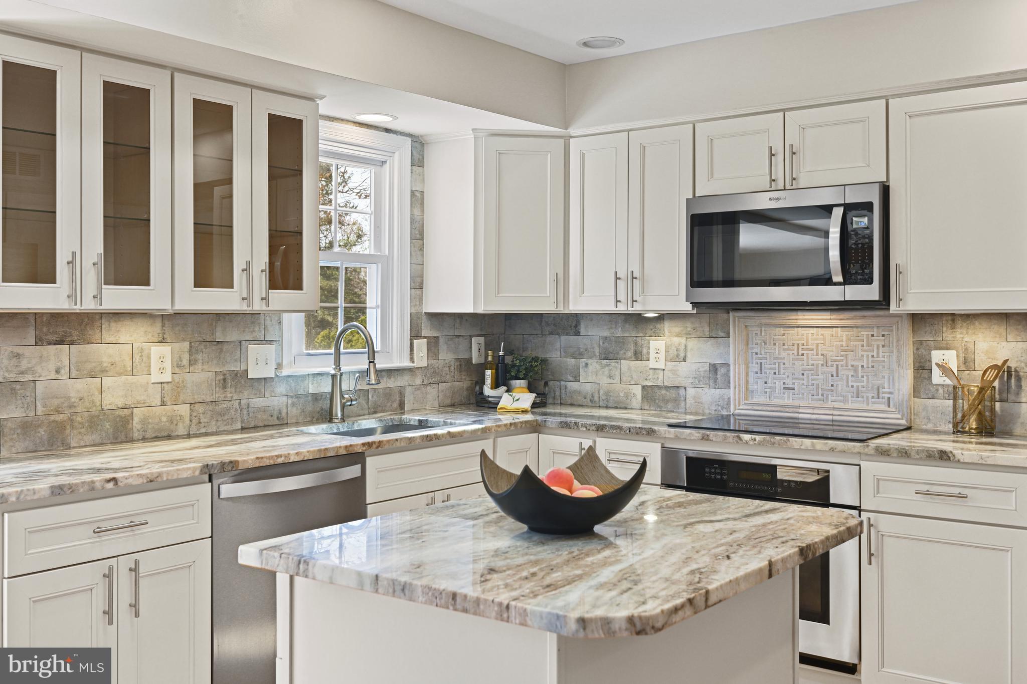 1008 CUP LEAF HOLLY COURT