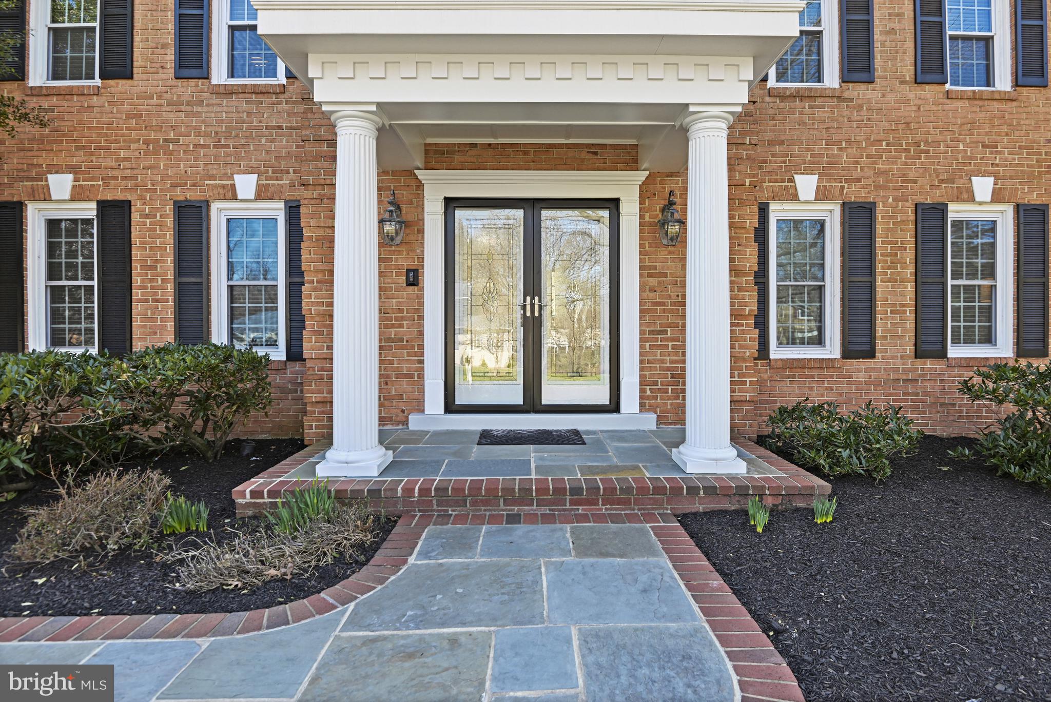 1008 CUP LEAF HOLLY COURT