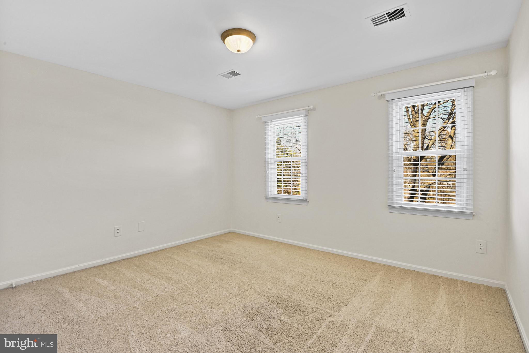 1008 CUP LEAF HOLLY COURT