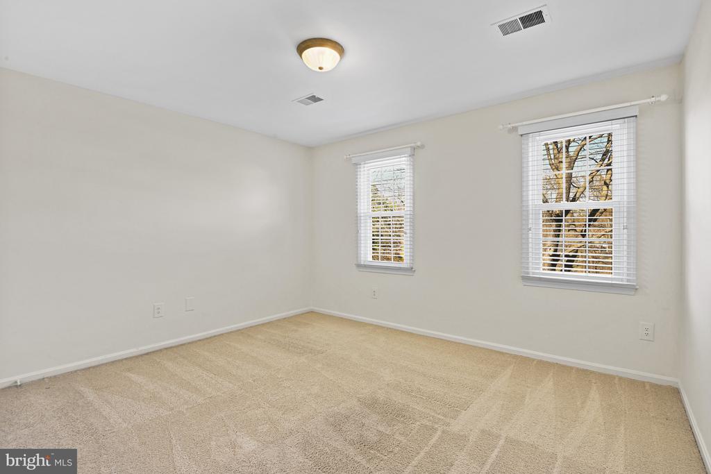 1008 CUP LEAF HOLLY COURT