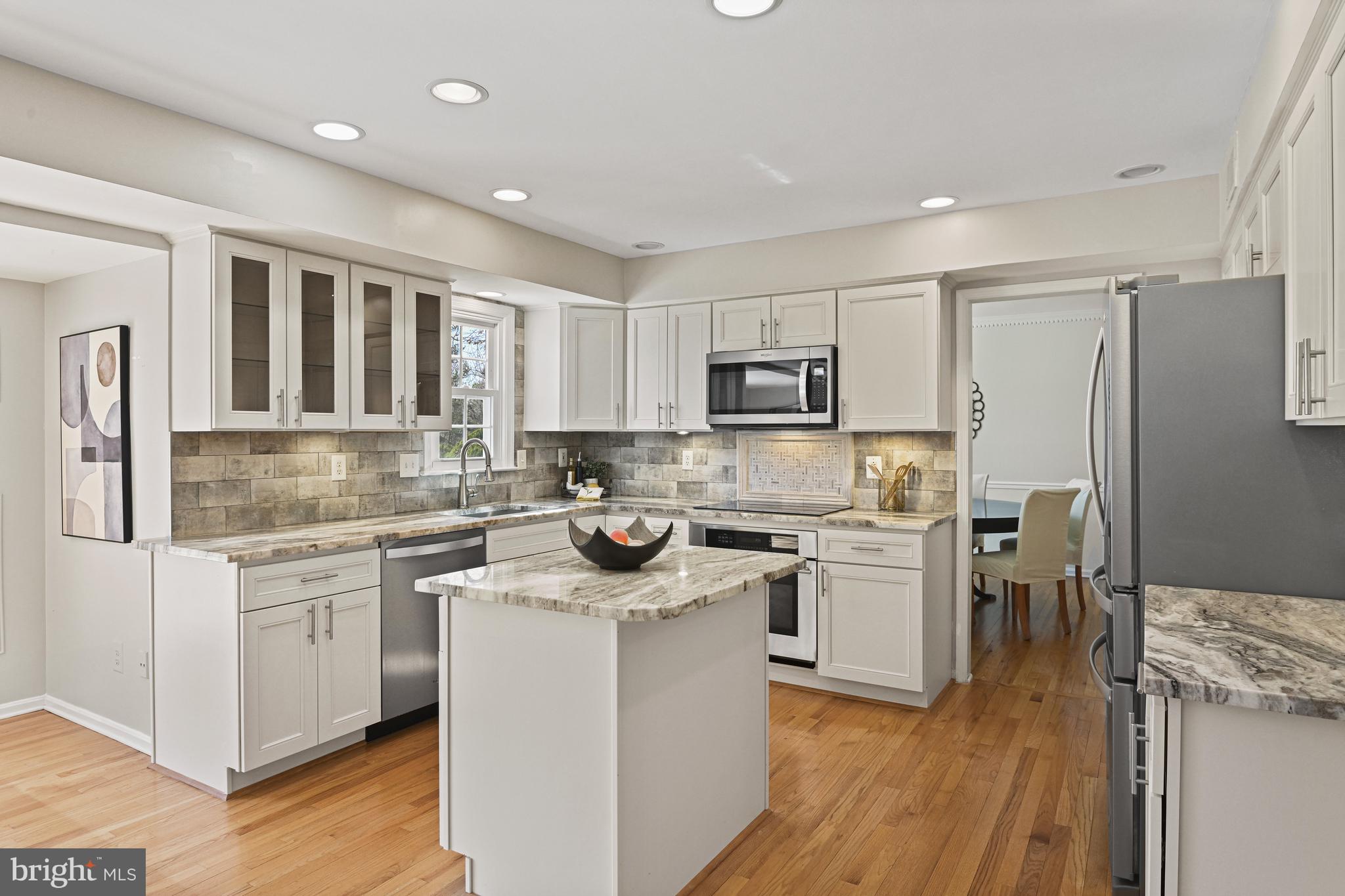 1008 CUP LEAF HOLLY COURT