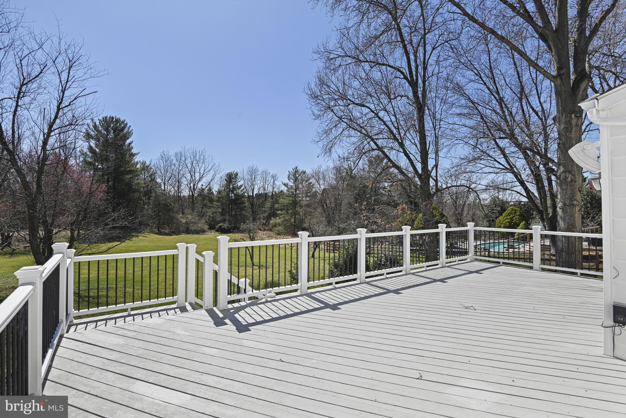 1008 CUP LEAF HOLLY COURT