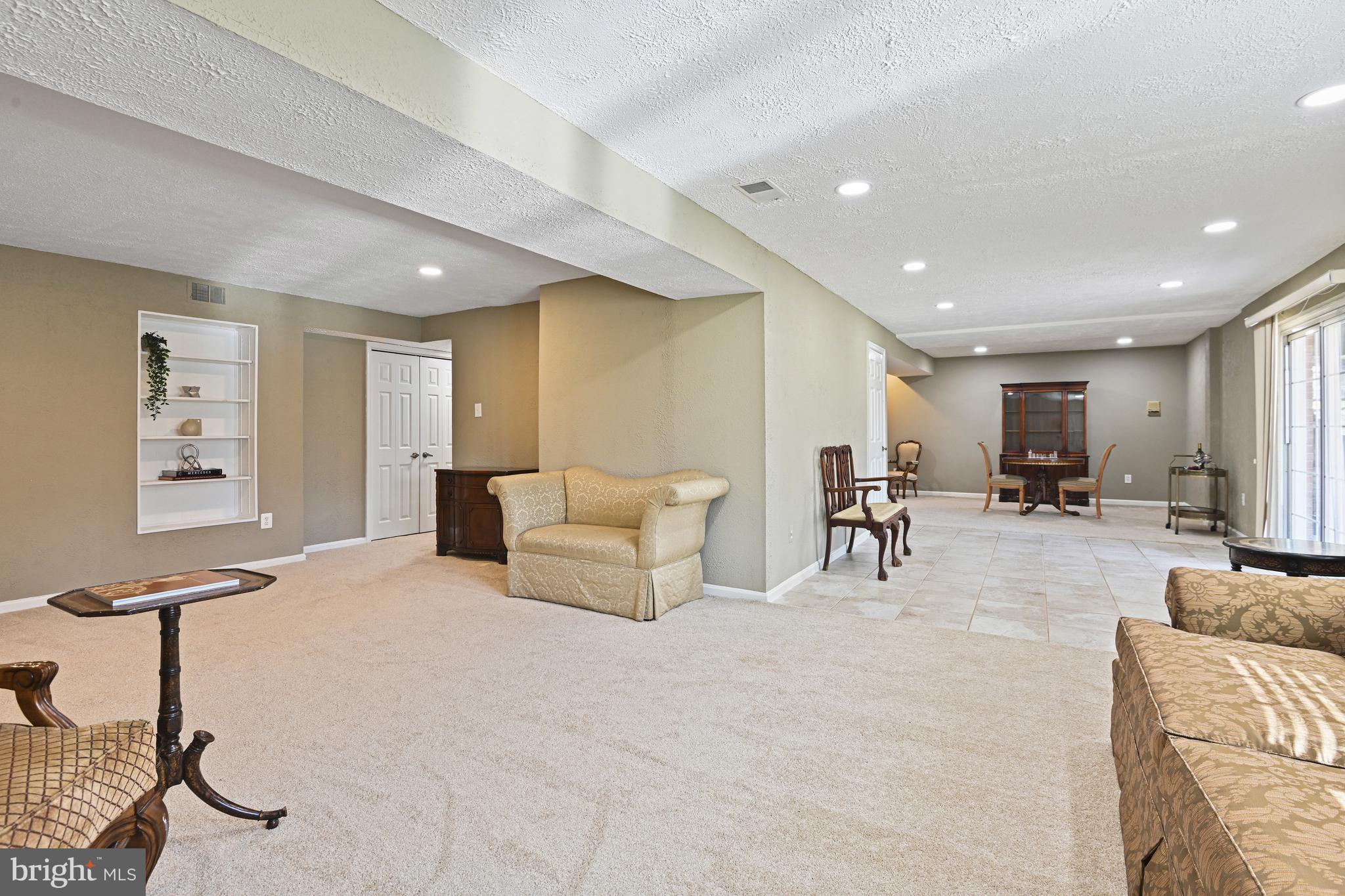 1008 CUP LEAF HOLLY COURT