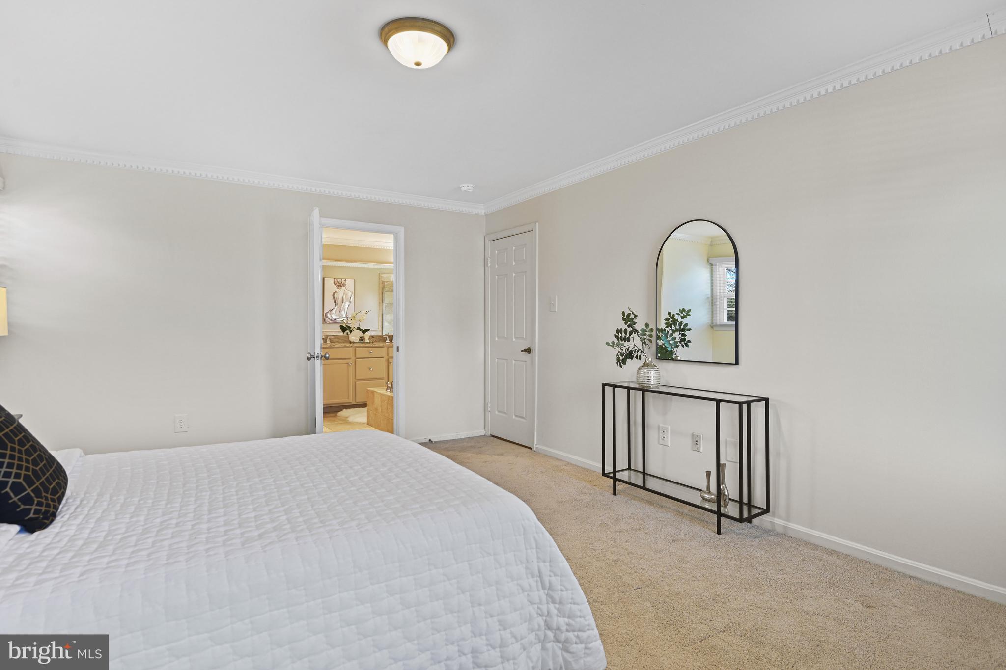 1008 CUP LEAF HOLLY COURT