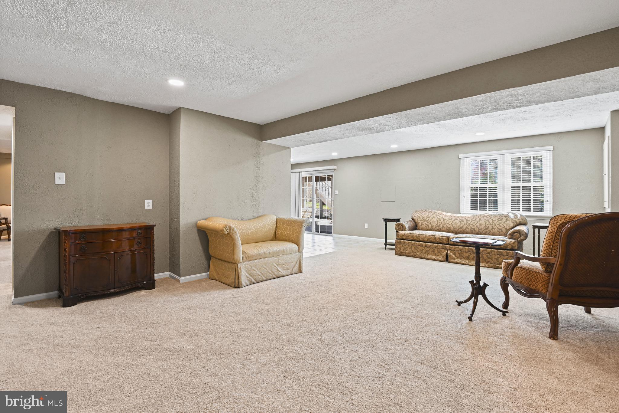 1008 CUP LEAF HOLLY COURT