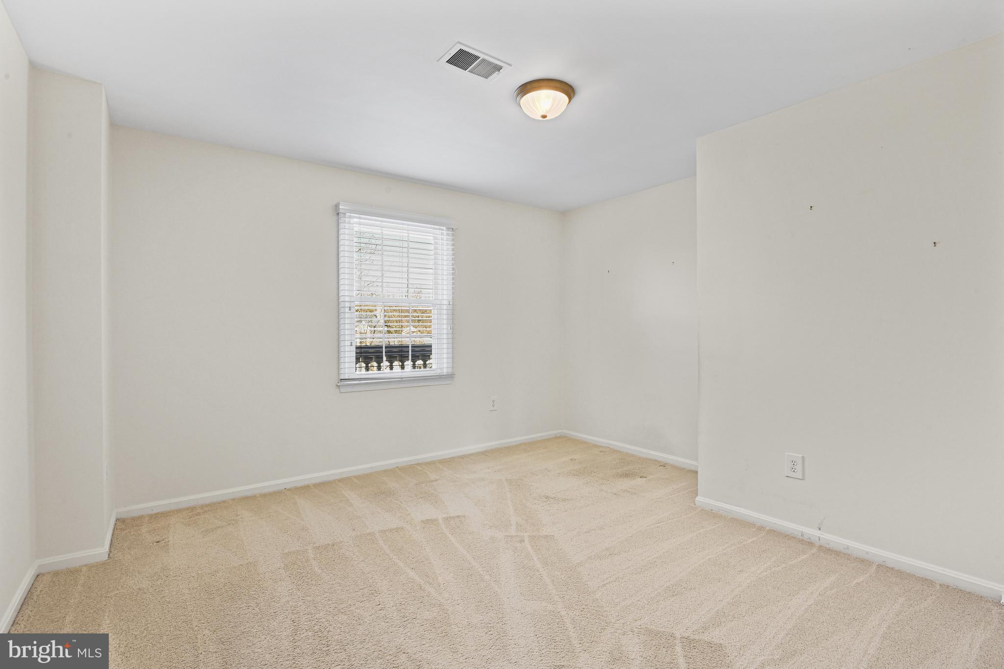 1008 CUP LEAF HOLLY COURT