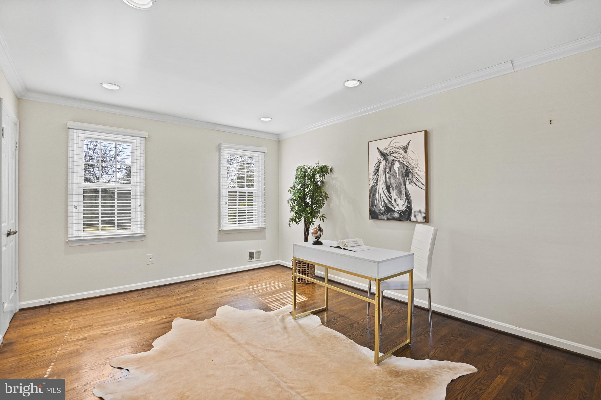 1008 CUP LEAF HOLLY COURT