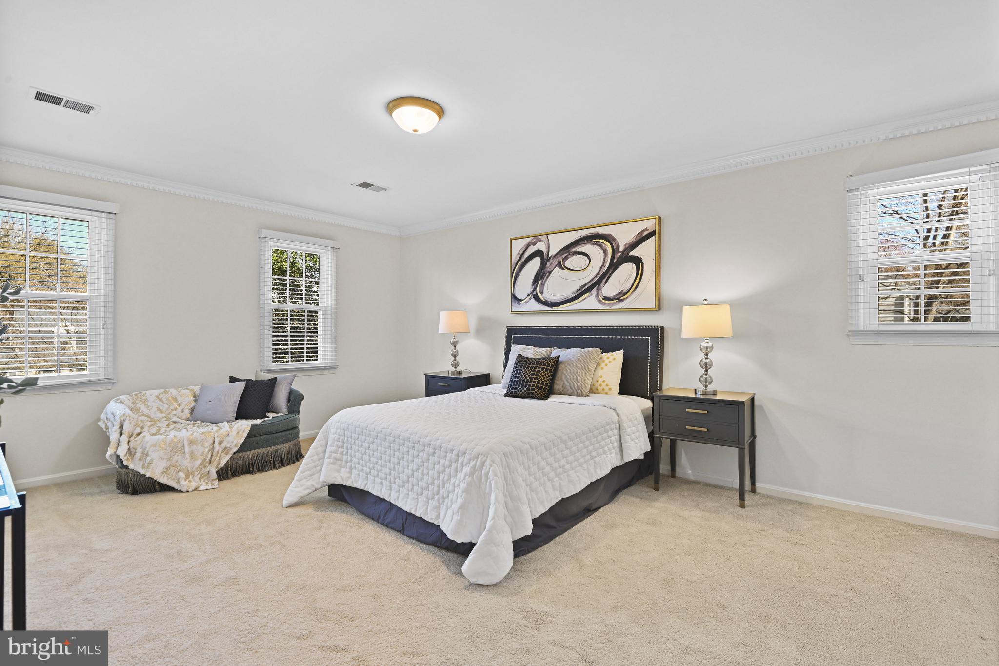 1008 CUP LEAF HOLLY COURT