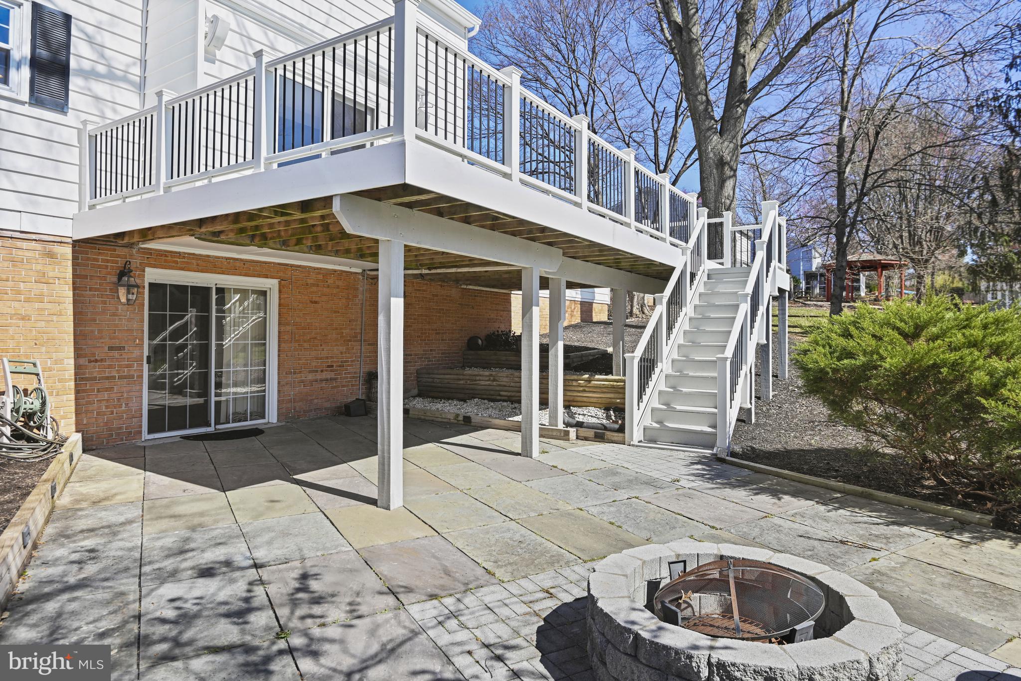 1008 CUP LEAF HOLLY COURT