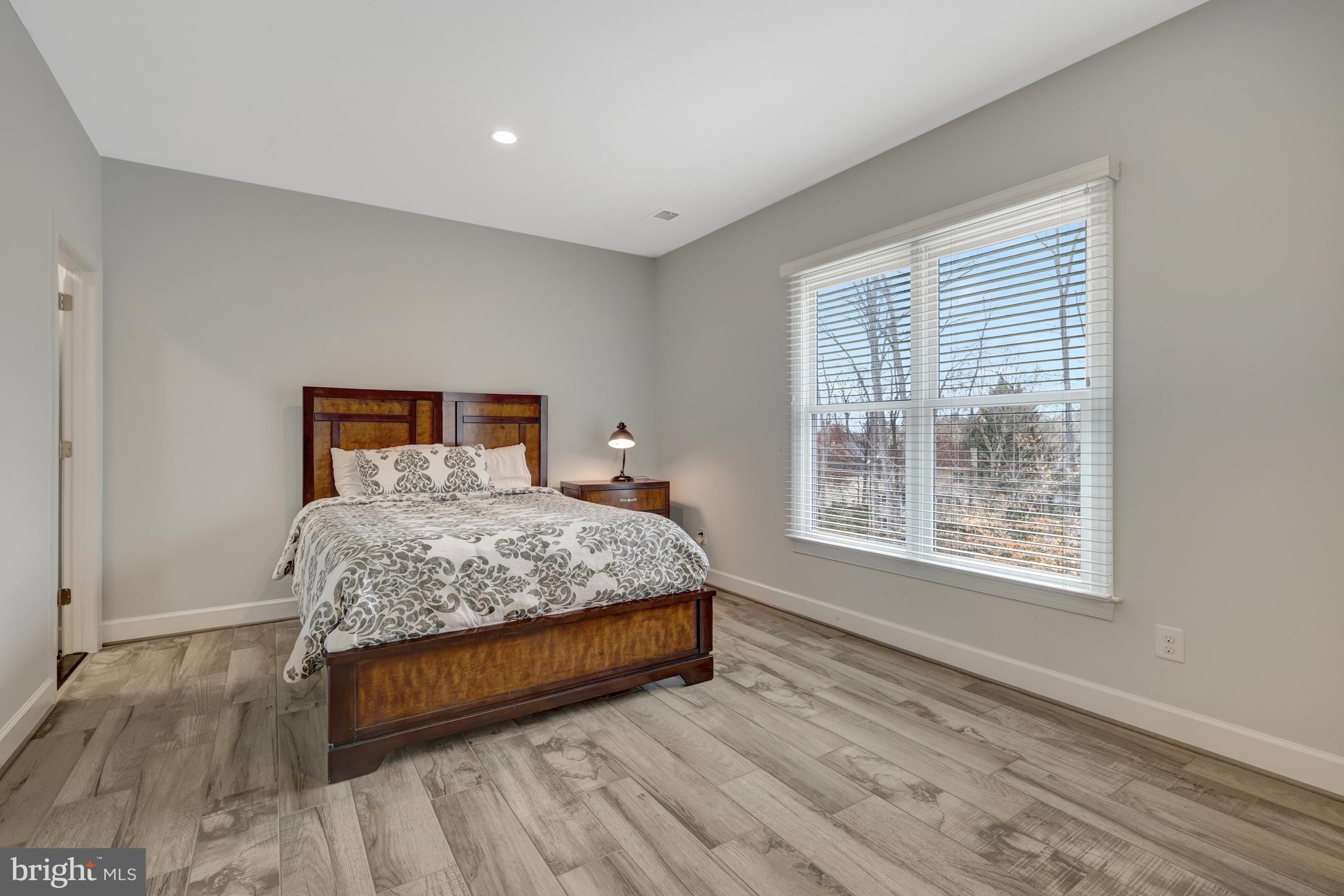 500 SENECA GREEN WAY