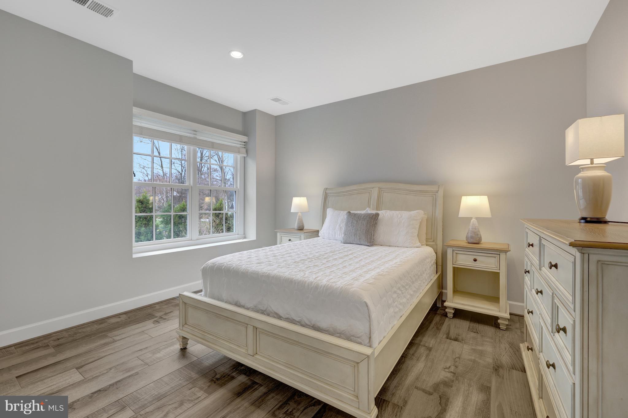 500 SENECA GREEN WAY