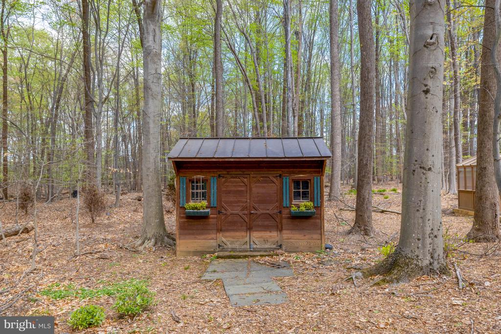 326 CANTERWOOD LANE
