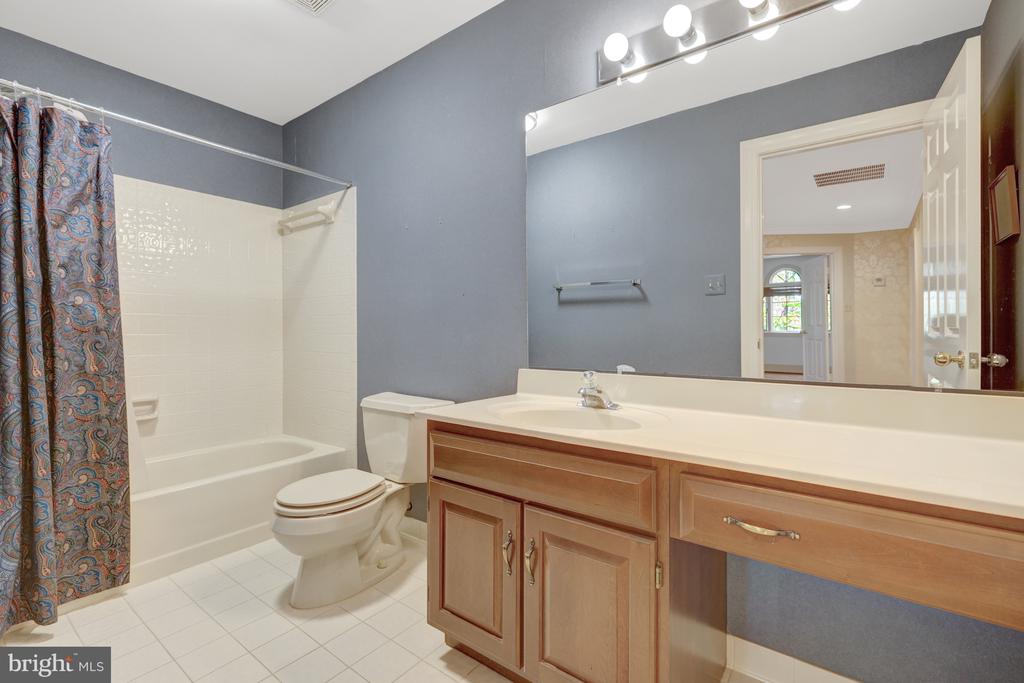 326 CANTERWOOD LANE