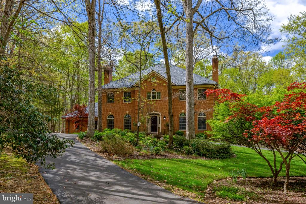 326 CANTERWOOD LANE