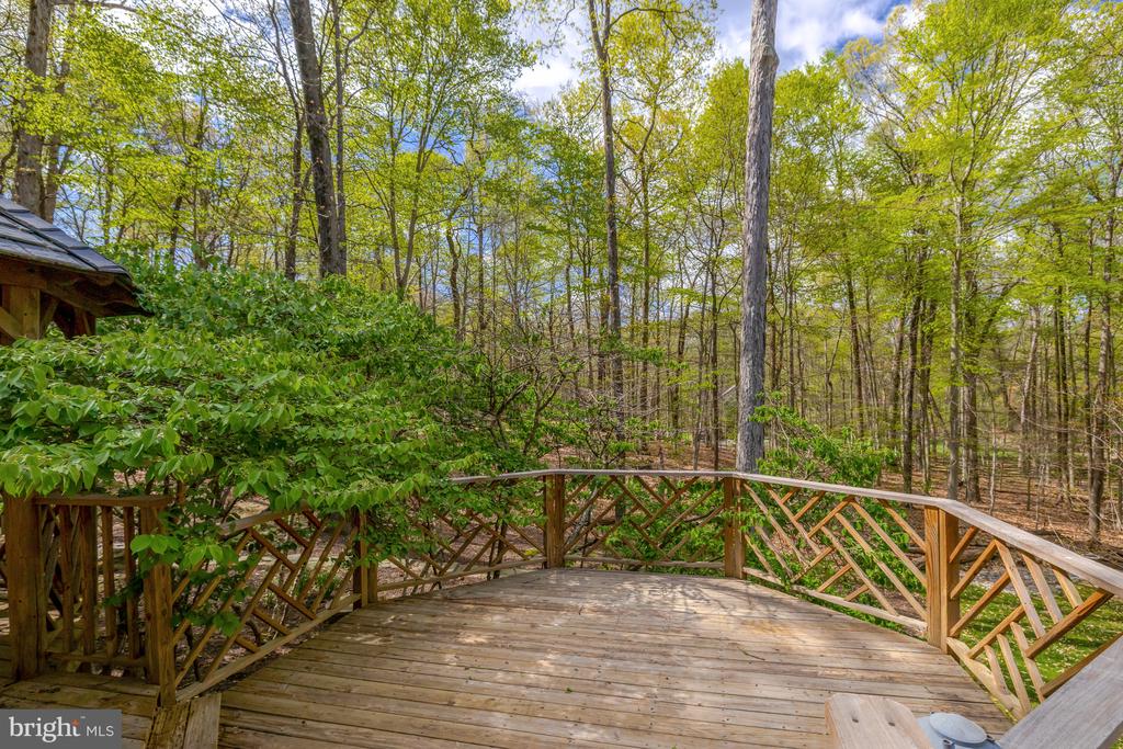 326 CANTERWOOD LANE