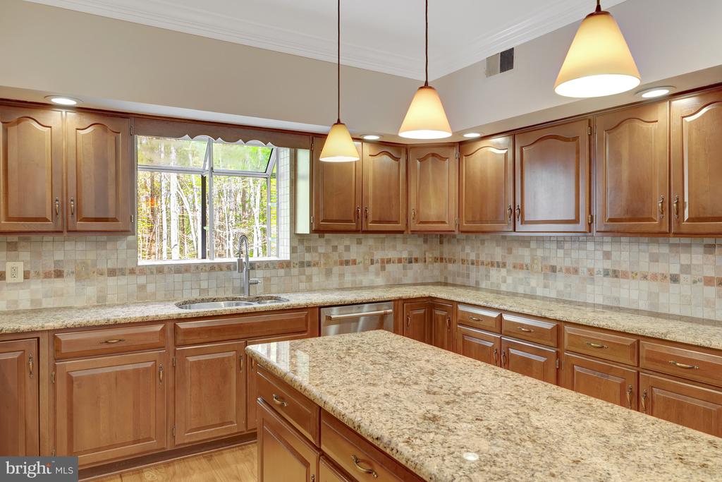 326 CANTERWOOD LANE