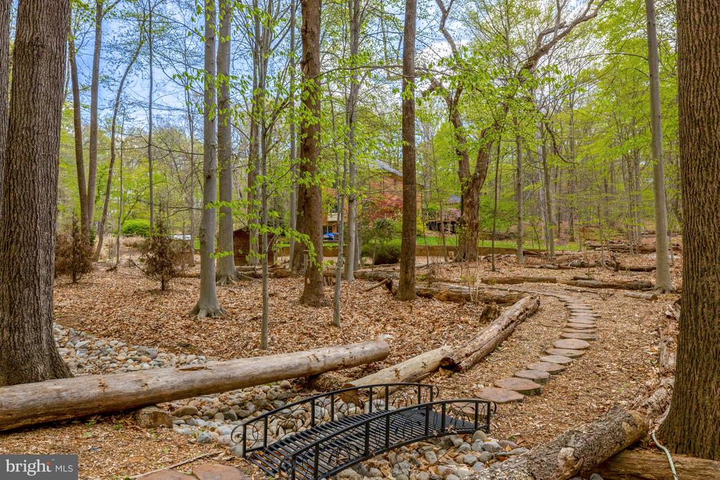 326 CANTERWOOD LANE