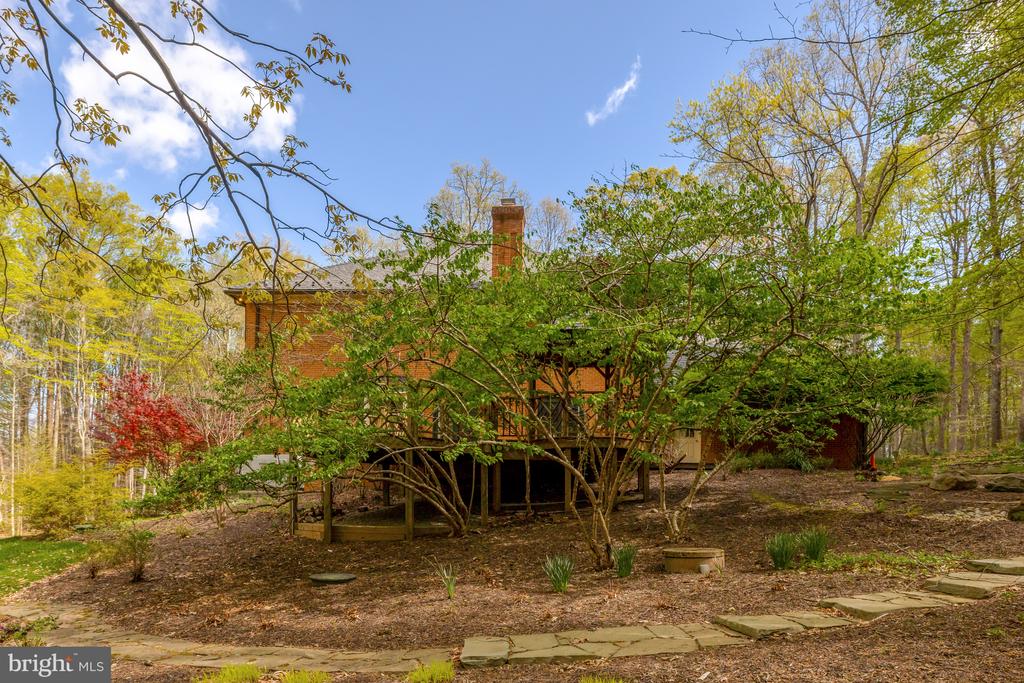 326 CANTERWOOD LANE