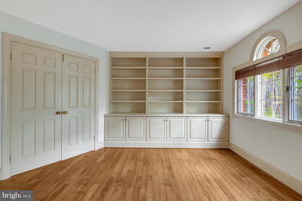 326 CANTERWOOD LANE