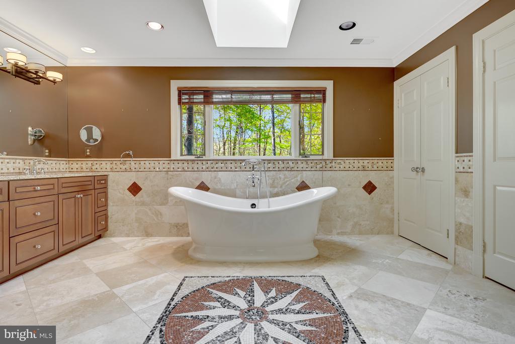 326 CANTERWOOD LANE