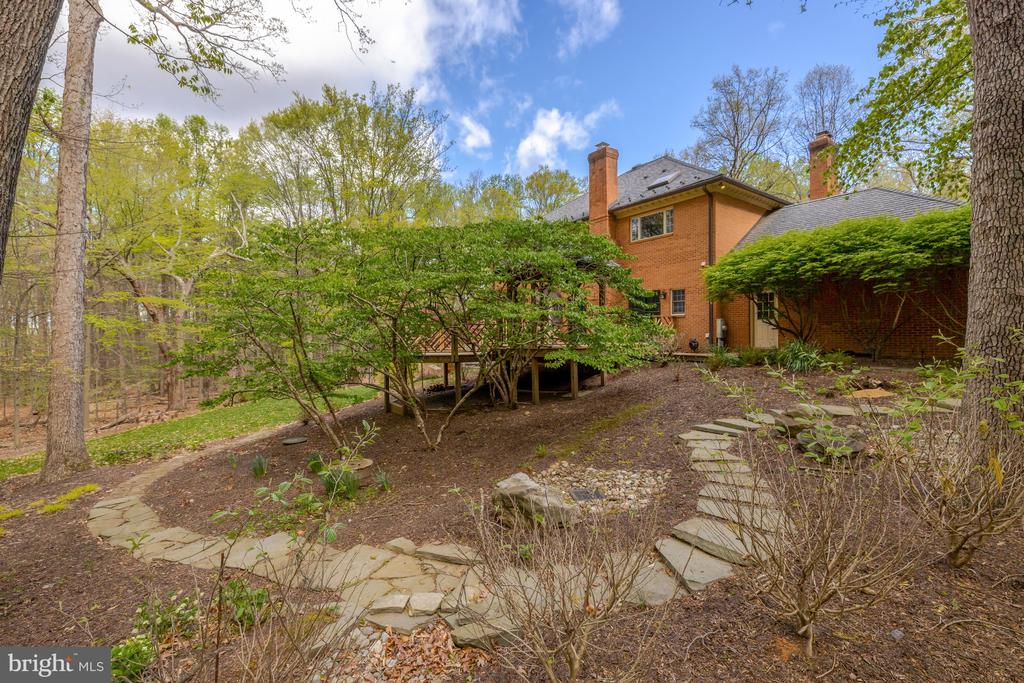 326 CANTERWOOD LANE