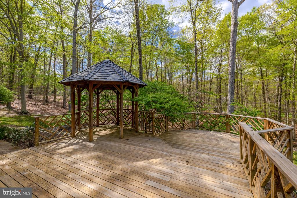326 CANTERWOOD LANE