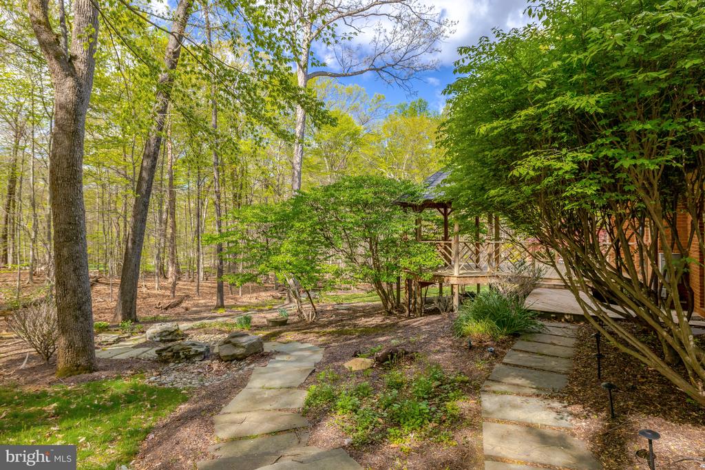 326 CANTERWOOD LANE