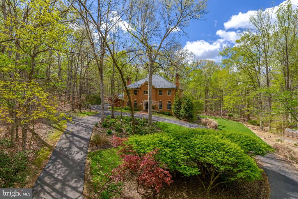 326 CANTERWOOD LANE