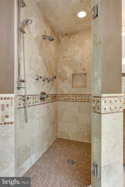 326 CANTERWOOD LANE