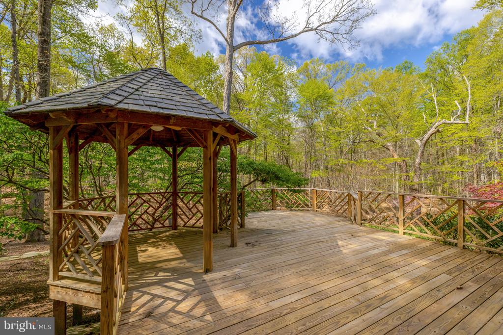 326 CANTERWOOD LANE