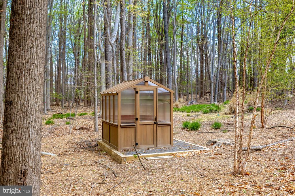 326 CANTERWOOD LANE
