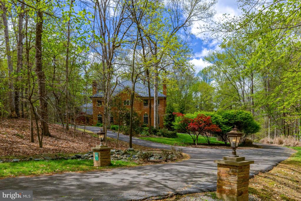 326 CANTERWOOD LANE