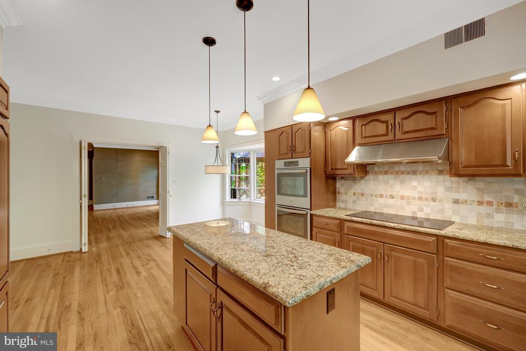 326 CANTERWOOD LANE