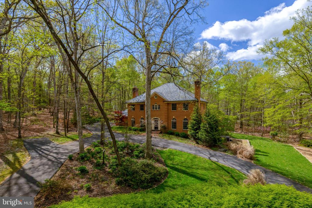 326 CANTERWOOD LANE