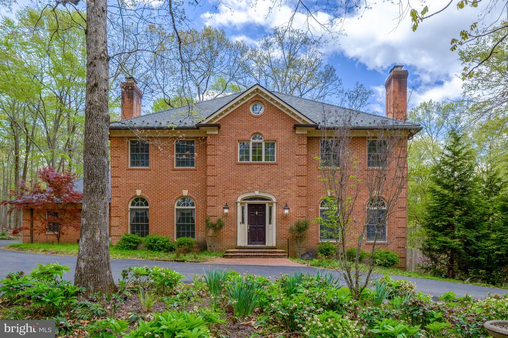 326 CANTERWOOD LANE