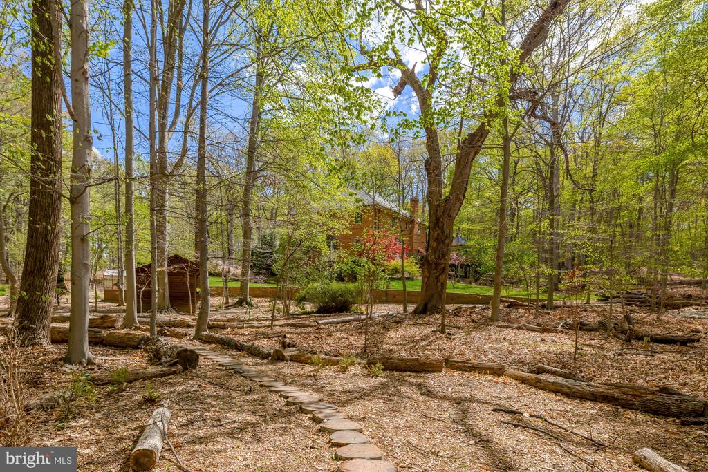 326 CANTERWOOD LANE