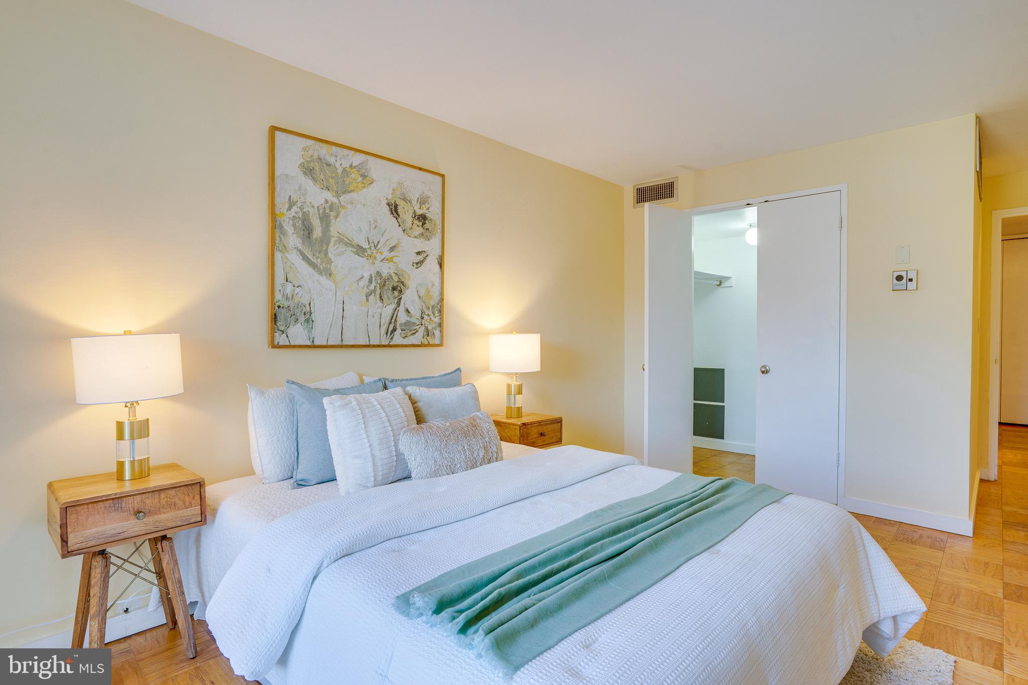 11400 WASHINGTON PLAZA W 702