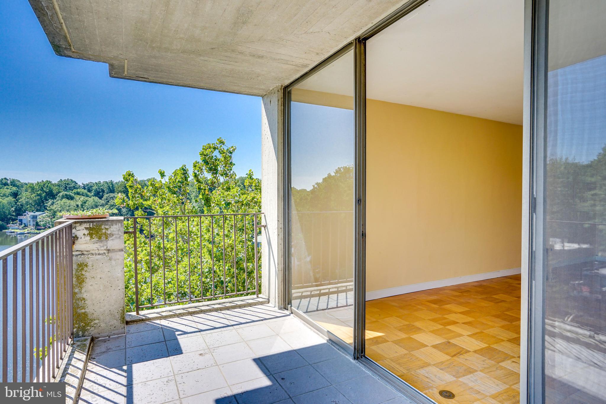 11400 WASHINGTON PLAZA W 702