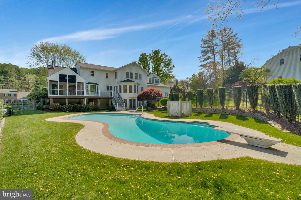 1114 TROTTING HORSE LANE