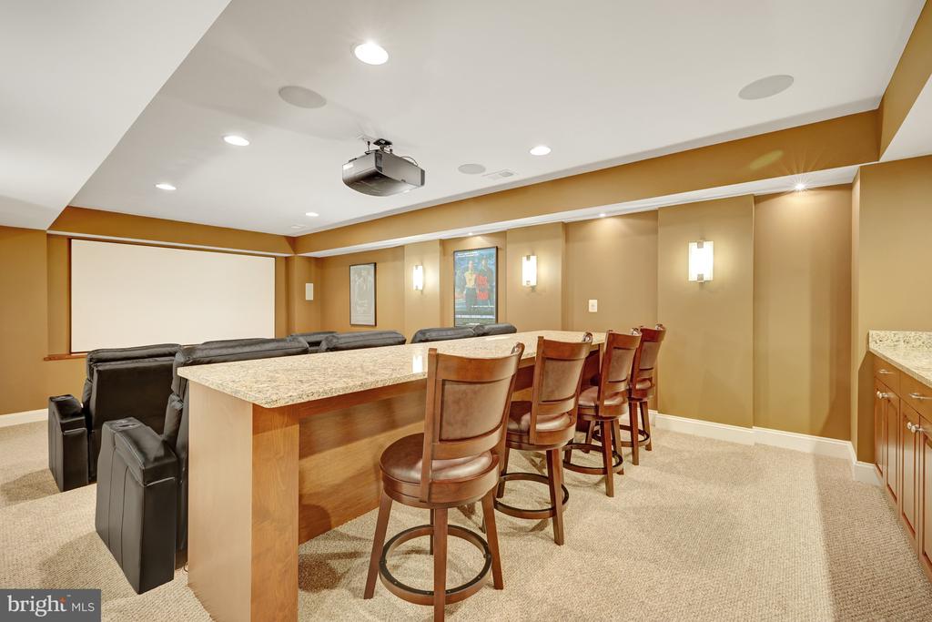 731 STRAWFIELD LANE
