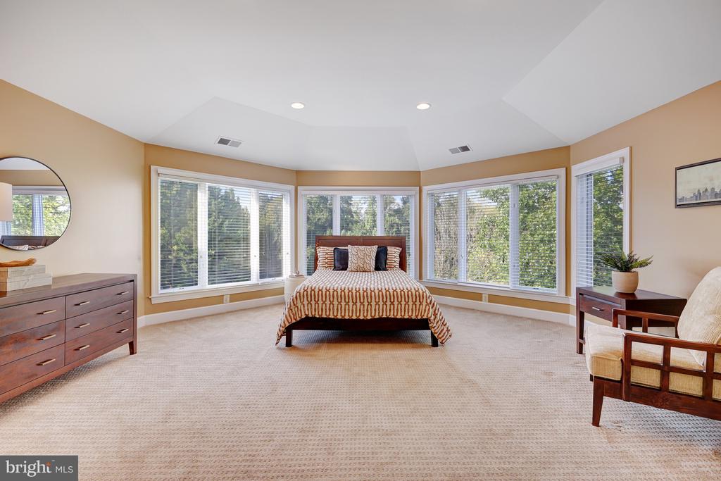 731 STRAWFIELD LANE