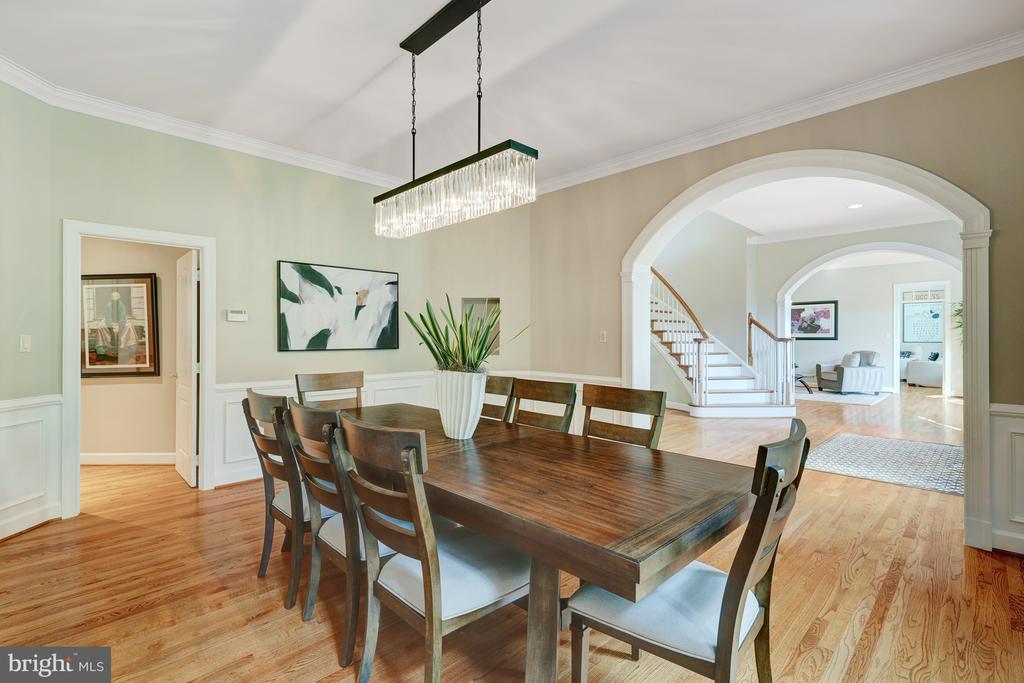 731 STRAWFIELD LANE