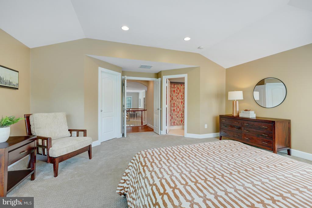 731 STRAWFIELD LANE