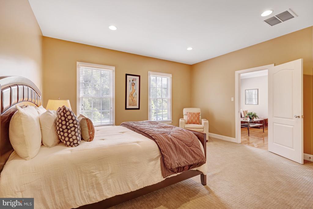731 STRAWFIELD LANE