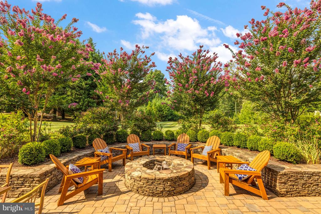 731 STRAWFIELD LANE