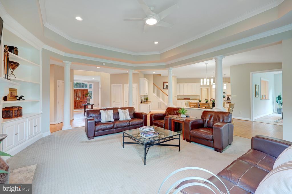 731 STRAWFIELD LANE
