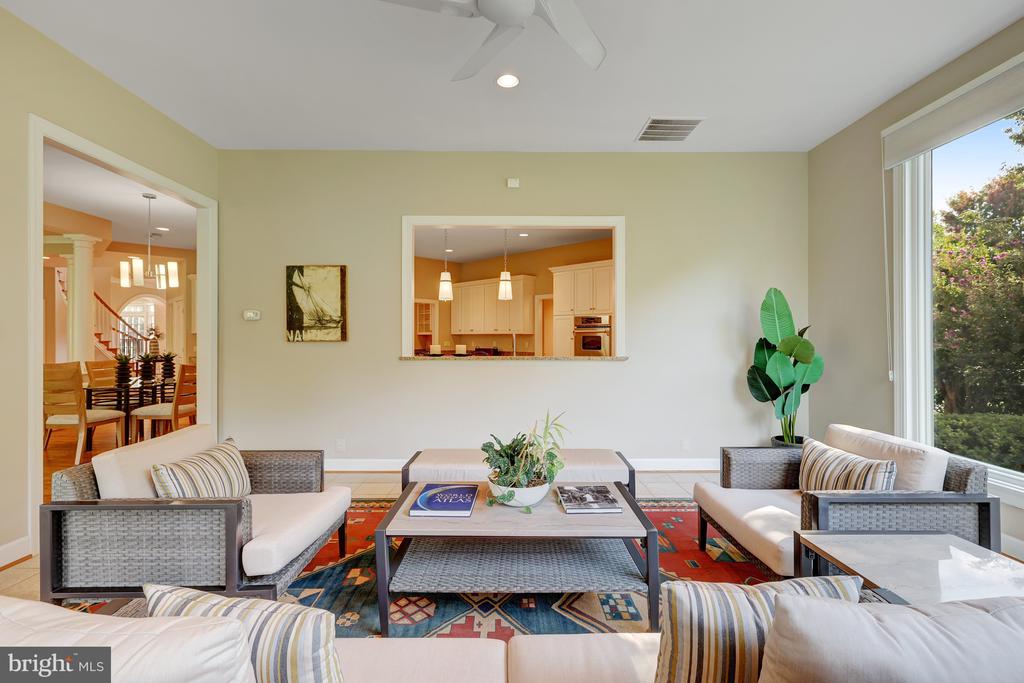 731 STRAWFIELD LANE